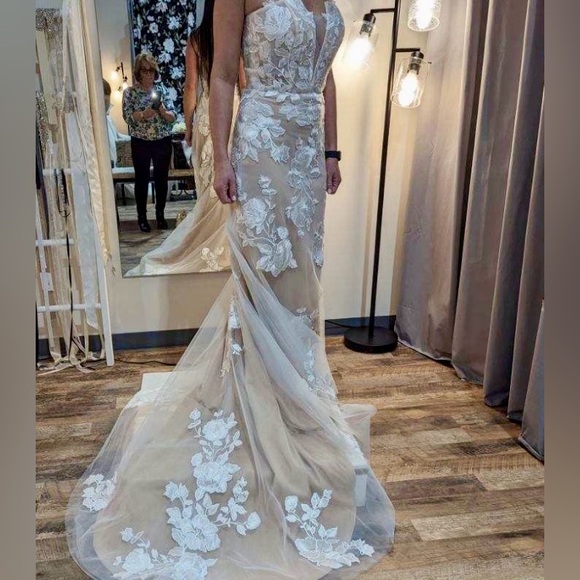 Designer - Custom Designer - Wedding dress - Picture 8 of 8